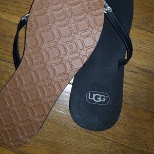 UGG Shoes - Ugg Flip flops. Sz 8-9 UGG Shoes - Ugg Flip flops. Sz 8-9